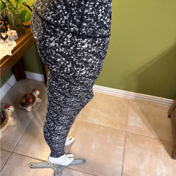 Lululemon Athletica Black and White Speckled Leggings - Picture 3 of 15